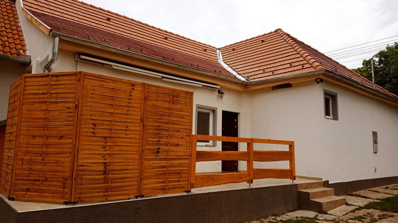 Lovas Vendeghaz Apartment Obanya Exterior photo